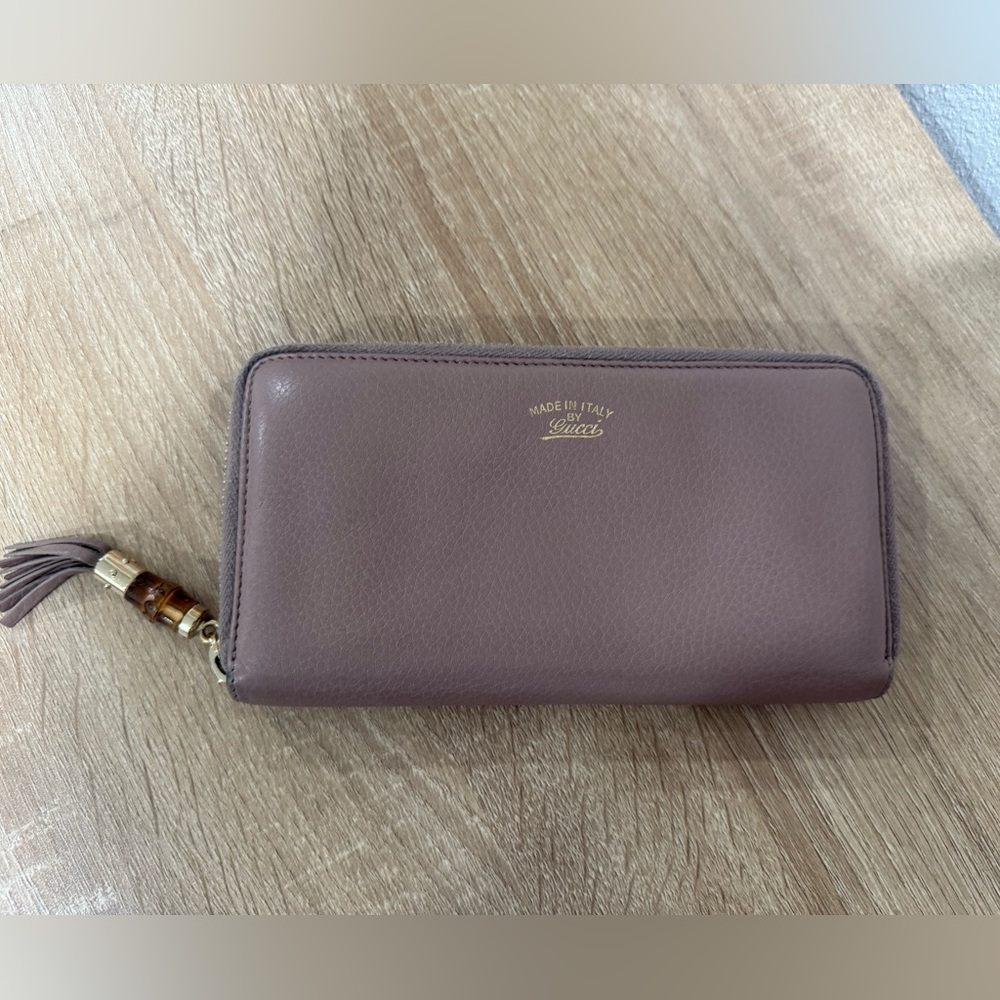 Authentic Gucci Zippy Wallet With Bamboo Zipper Tan/Beige